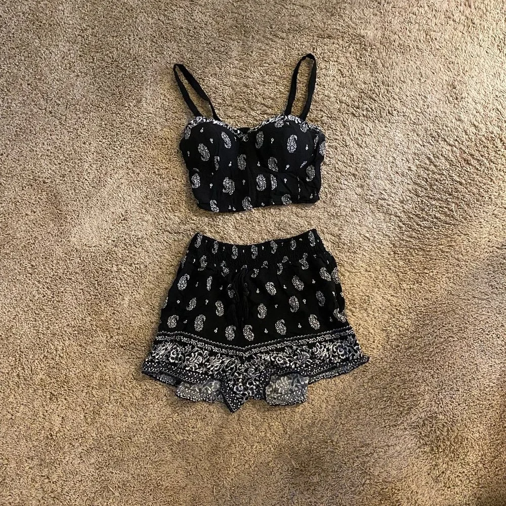 Black and White Crop Top and Short Set - Picture 3 of 4